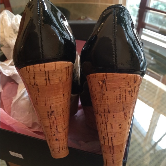 Steve Madden 6.5M Patent peep toe wedge pumps - Picture 5 of 7